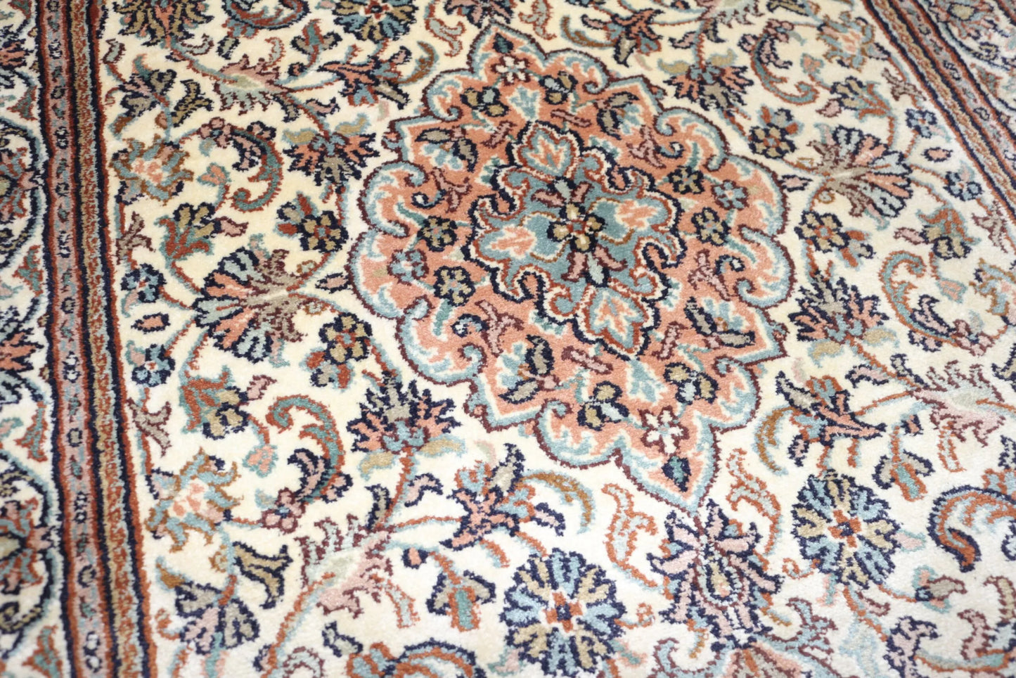 Kashmir silkki-matto 65 X 97 cm