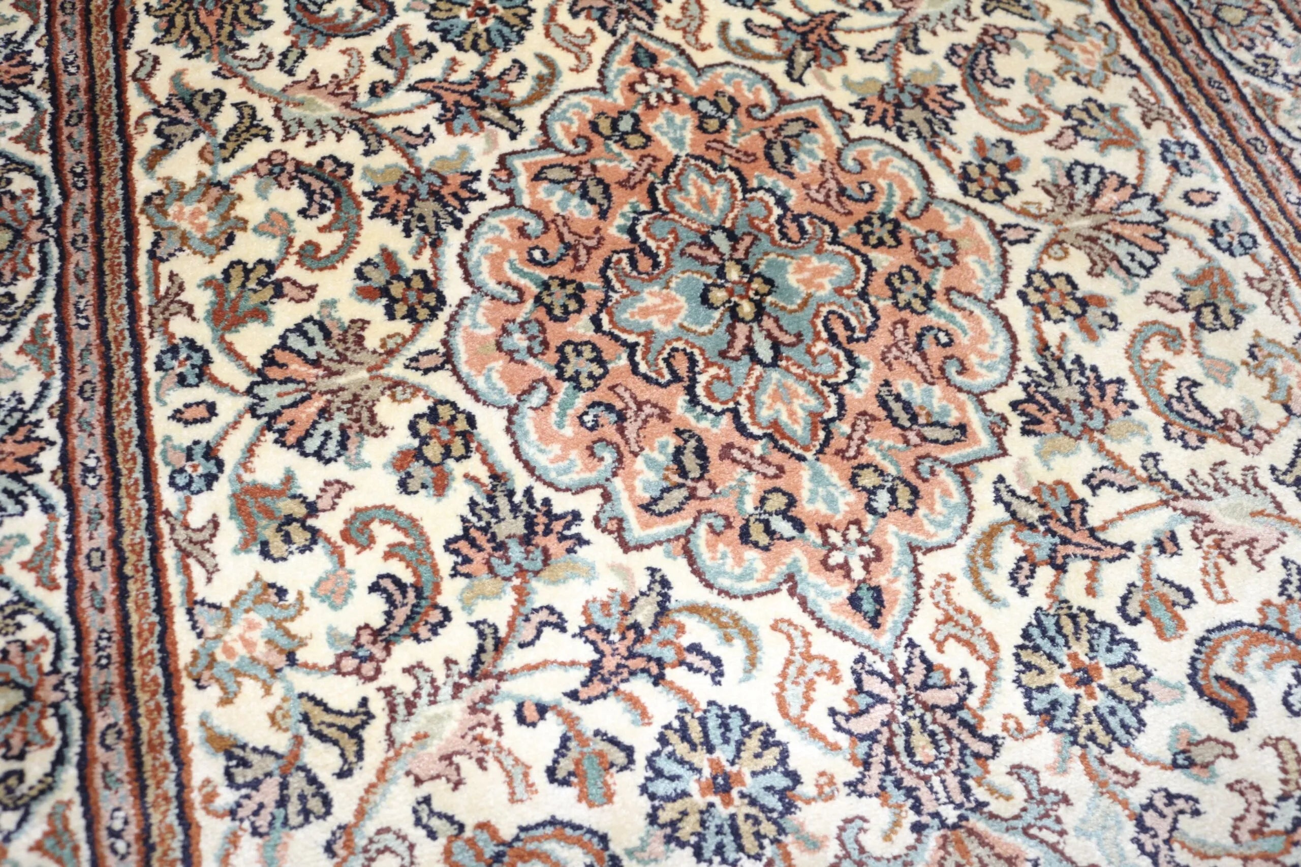 Kashmir silkki-matto 65 X 97 cm Aitomatto