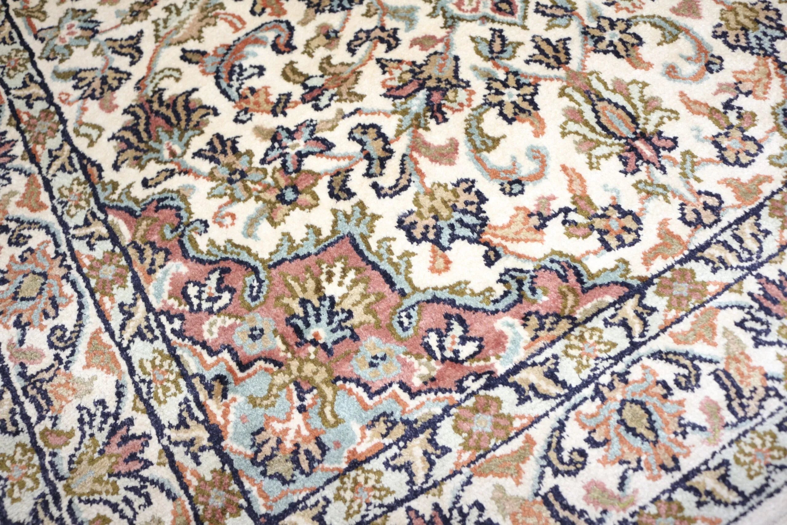 Kashmir silkki-matto 65 X 93 cm Aitomatto