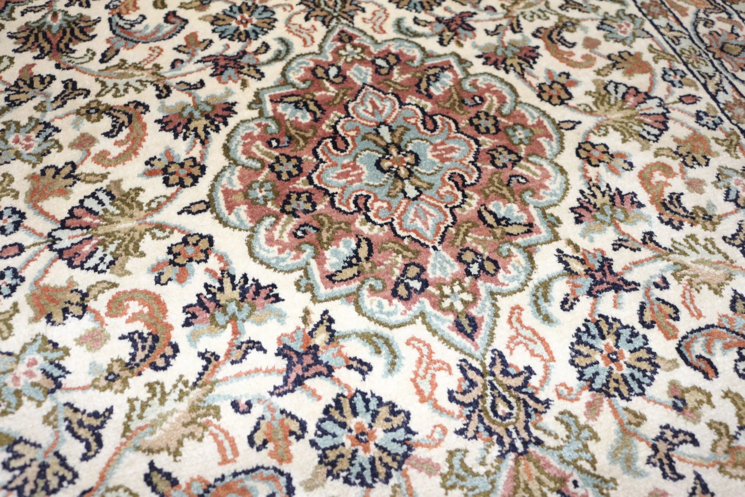 Kashmir silkki-matto 65 X 93 cm Aitomatto